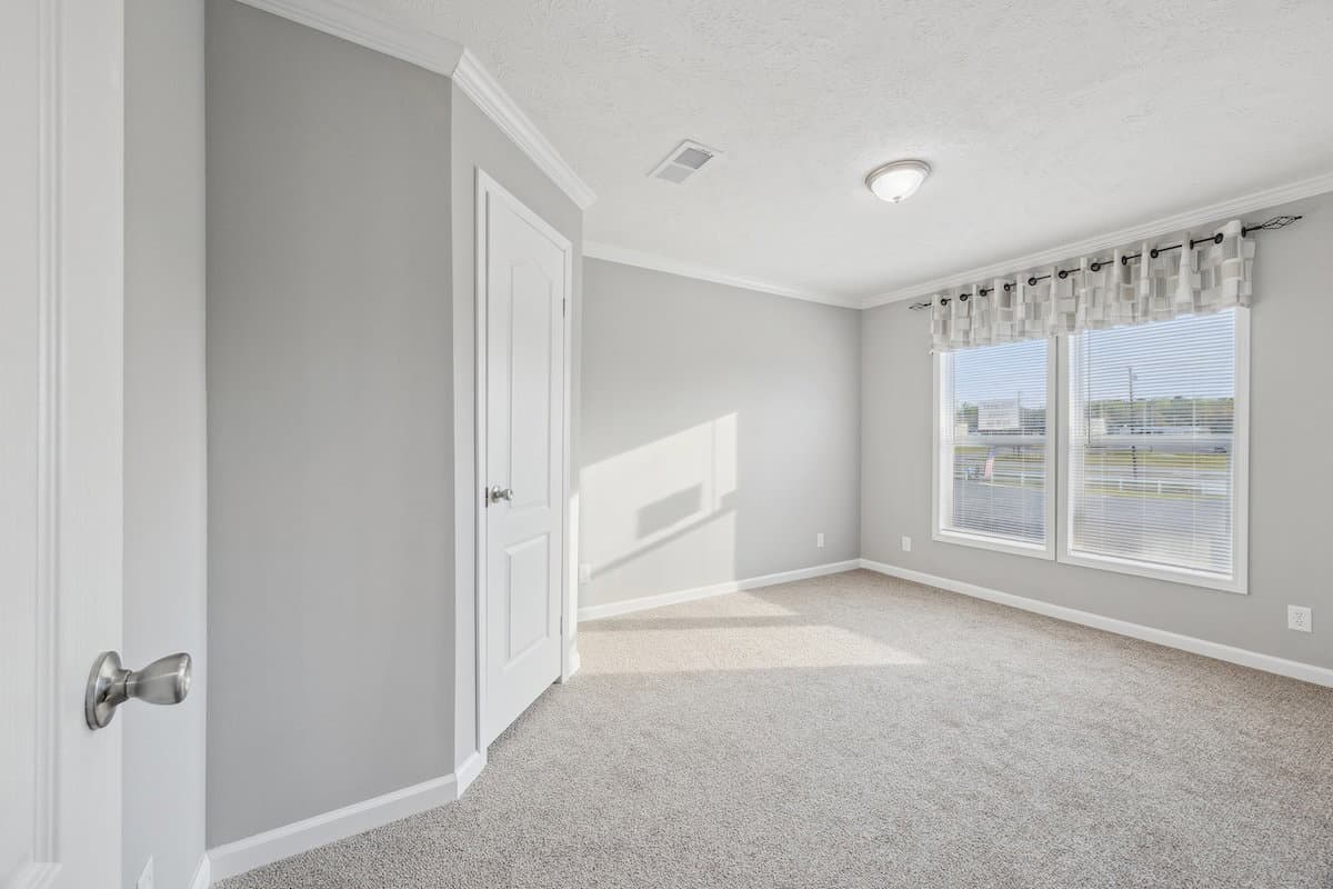 Md-43-32 bedroom home features