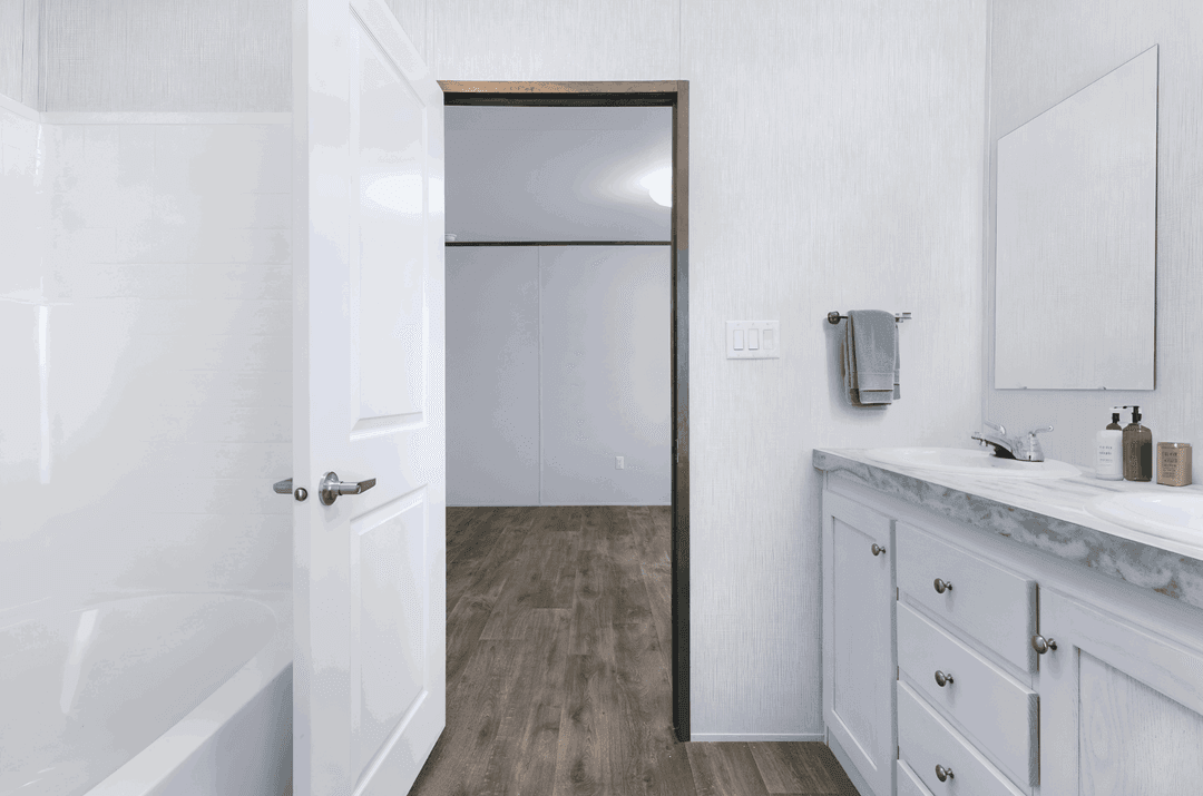 Atlantis 16x76 bathroom home features
