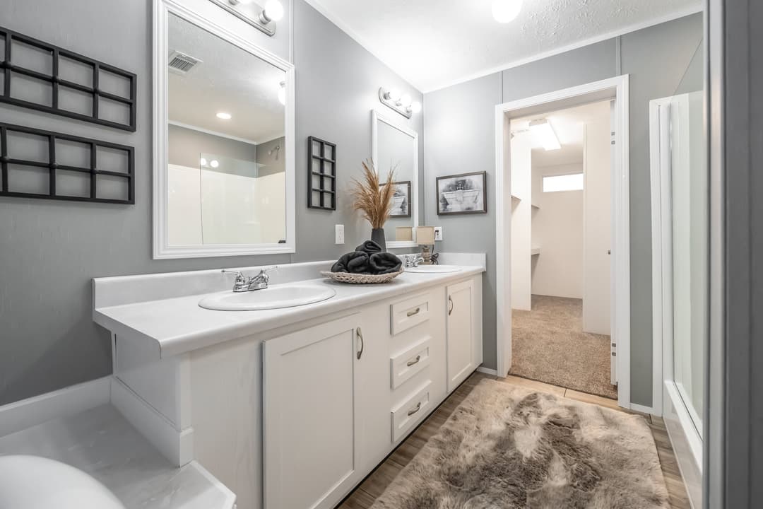 Md-50 bathroom home features