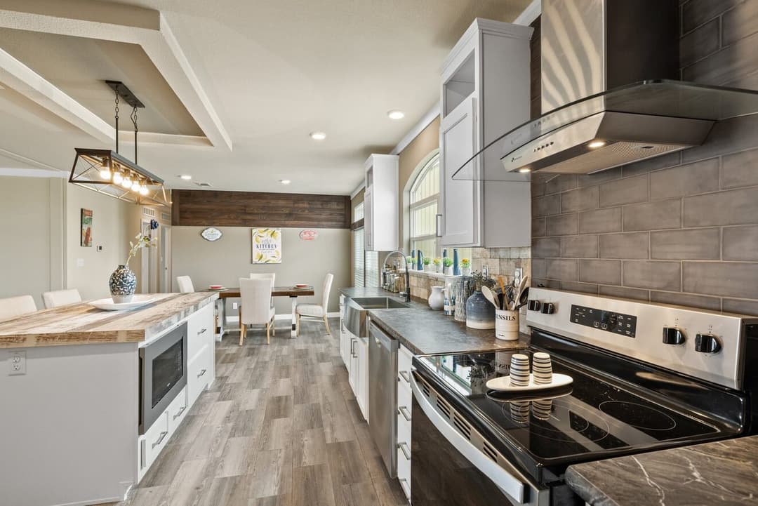 El rancho kitchen home features