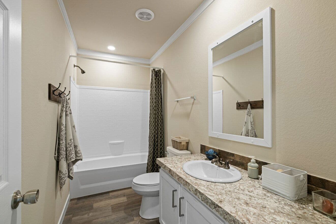 El rancho bathroom home features