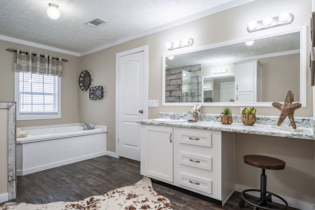 Md-42-32 bathroom home features