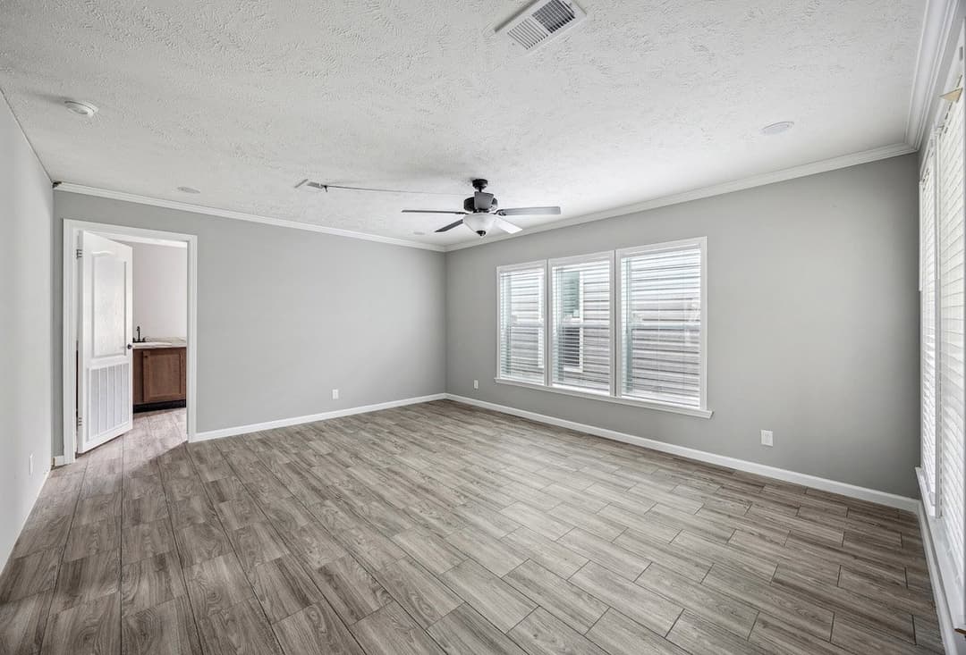 The achilles interior home features