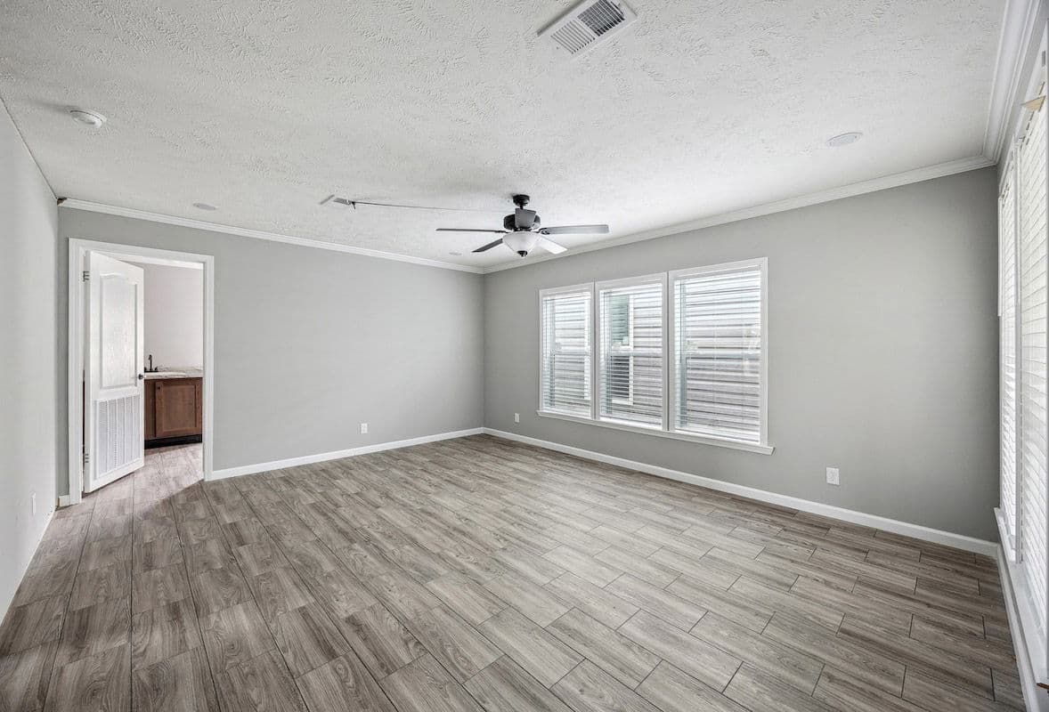 The achilles interior home features