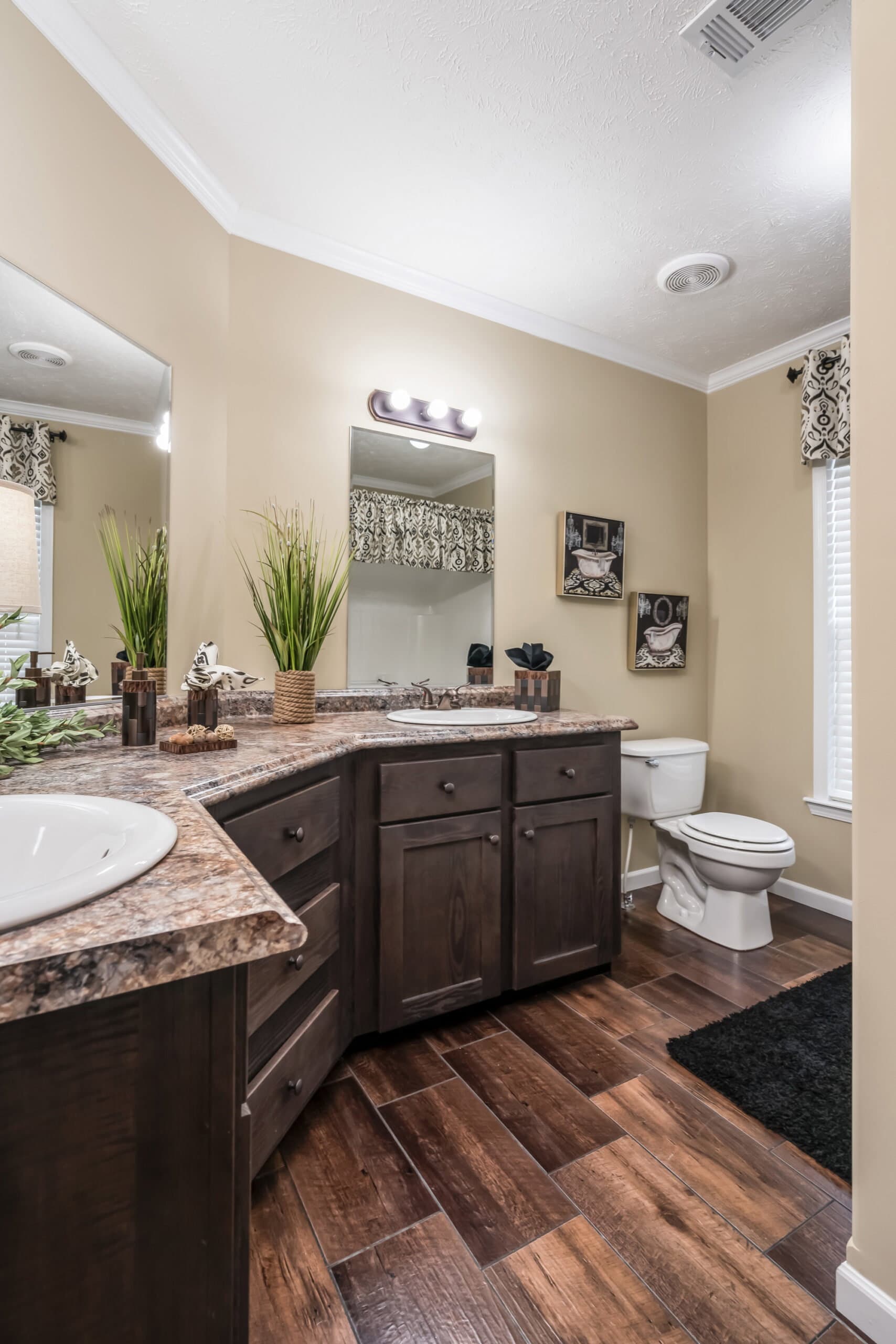 Kb-3241 bathroom home features