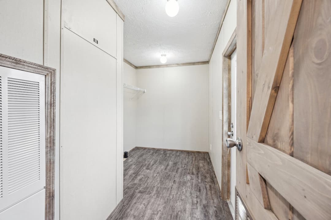 Md-26-32 interior home features