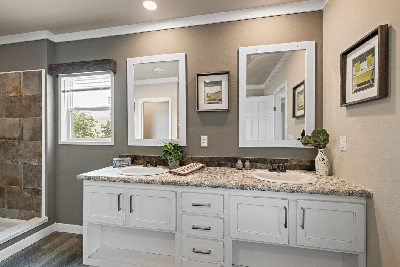 El rancho bathroom home features